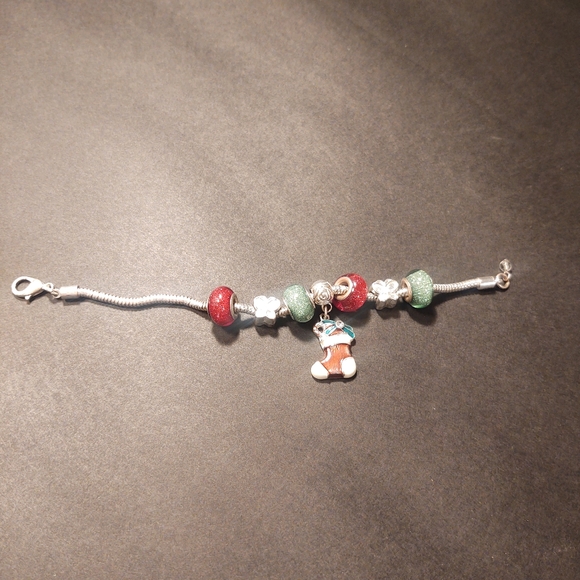 Red and green Christmas bracelet 6 1/2 inches - Picture 2 of 2